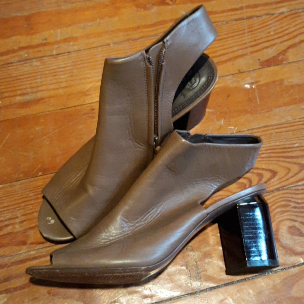 Tory Burch Leather Shoes
